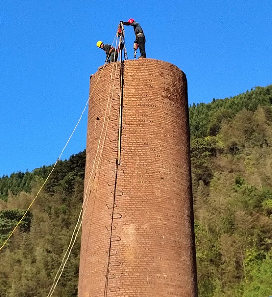 合肥高空拆除公司:我們在行動,安全環(huán)保,一步到位！