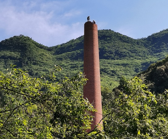 伊寧煙囪拆除專業(yè)團(tuán)隊(duì)引領(lǐng)精細(xì)施工,共筑環(huán)保藍(lán)天夢(mèng)